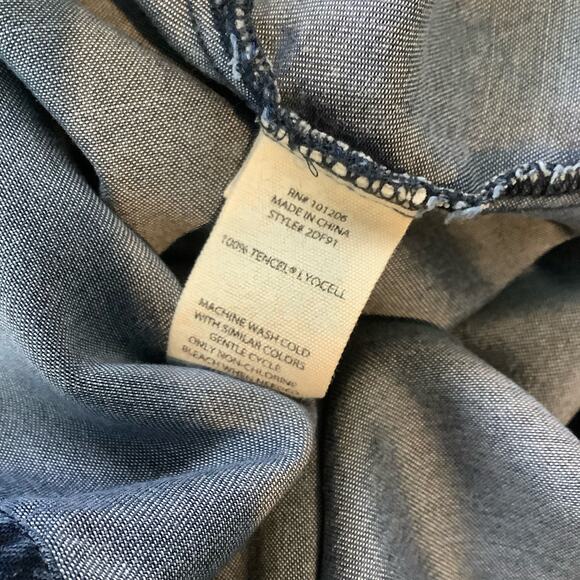 Soft Surroundings Emery Short Sleeve Chambray Embroidered Blouse Top Medium - Picture 5 of 5